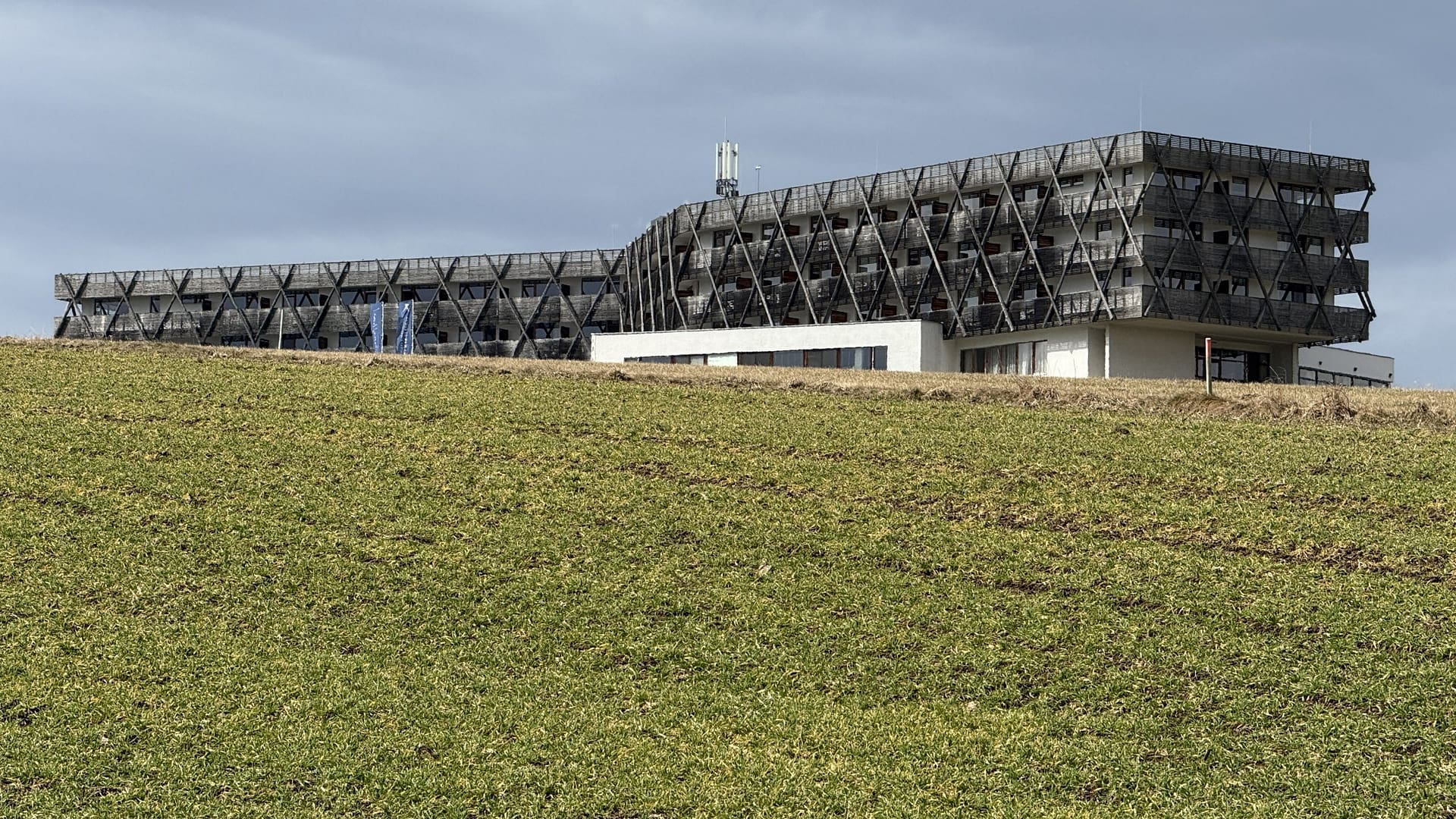 20250323_094456851_iOS